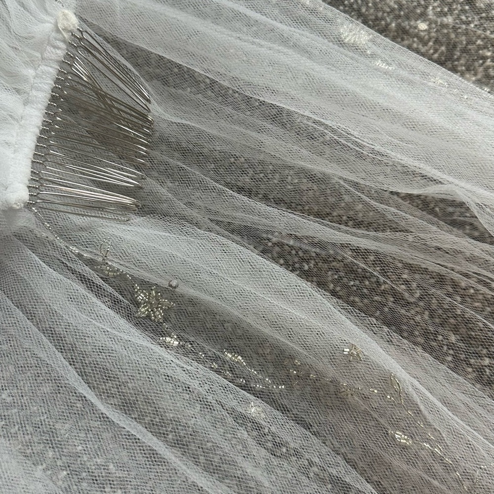 Elegant White Cathedral and blusher Bridal Veil with complete rhinestone detail - Picture 8 of 9